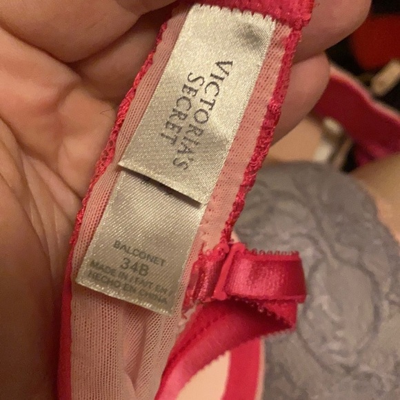 Victoria's Secret Bra & Panties - Picture 4 of 9